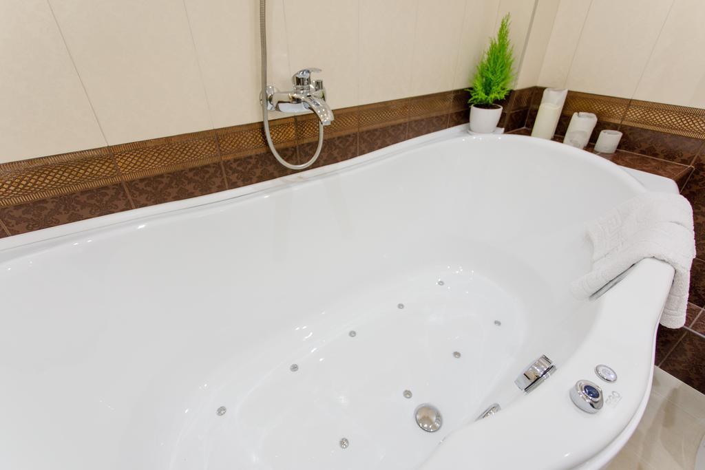 Royal Suite Apartment With Jacuzzi Sumy Luaran gambar