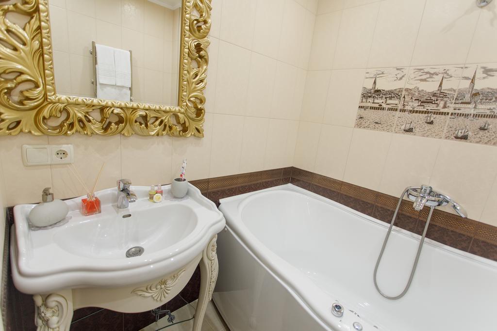 Royal Suite Apartment With Jacuzzi Sumy Luaran gambar