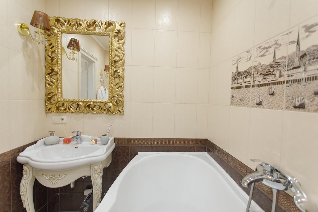Royal Suite Apartment With Jacuzzi Sumy Luaran gambar